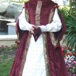 Trystan in 1580s gown