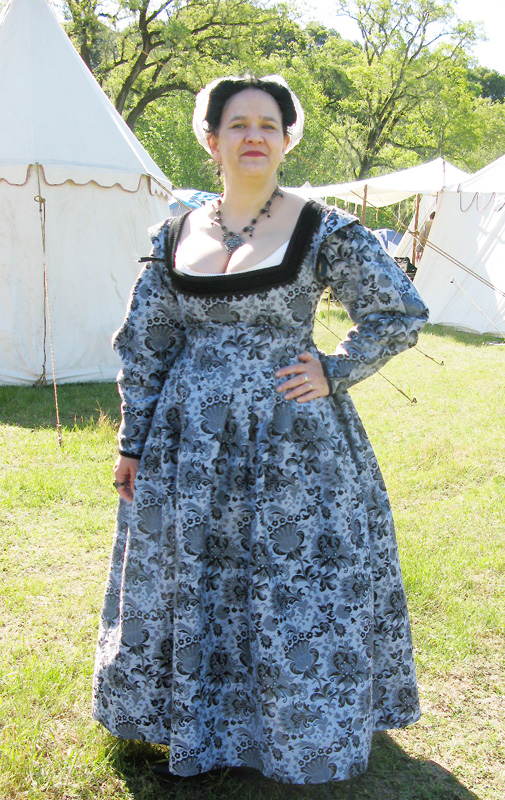 1570s Black & Grey Patterned Kirtle | Trystan's Costume Closet